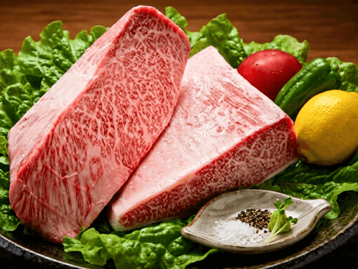 伊万里の焼肉司が厳選する黒毛和牛の肉質を紹介する写真