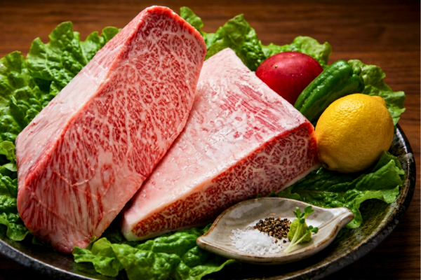 伊万里の焼肉司で扱う黒毛和牛の肉質を伝える肉ブロック写真